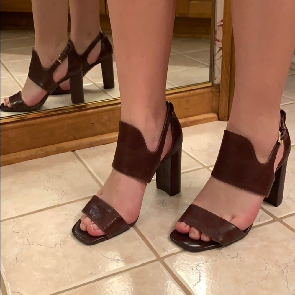BANANA REPUBLIC BROWN LEATHER SANDALS SIZE 7.5